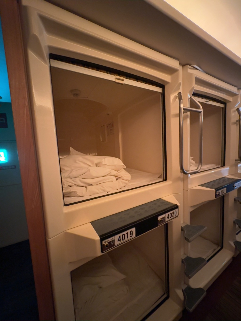 カプセルホテル