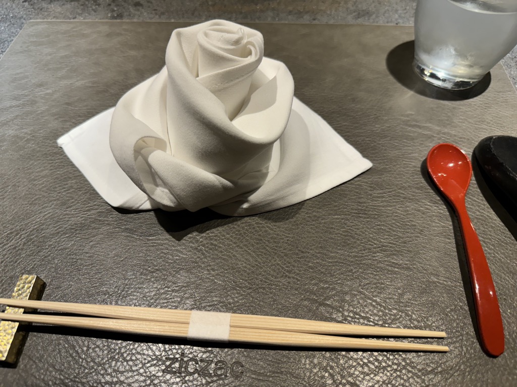 鉄板焼きYOKOTAのテーブル